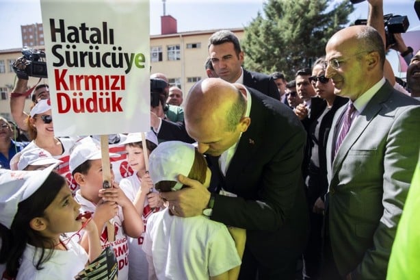 Foto - İçişleri Bakanı Soylu yaya geçidi nöbetinde