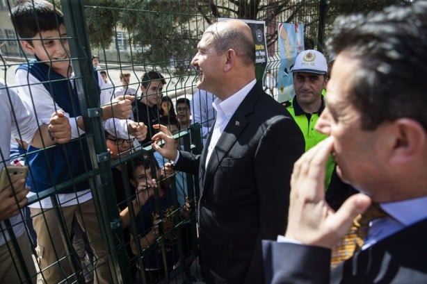Foto - İçişleri Bakanı Soylu yaya geçidi nöbetinde