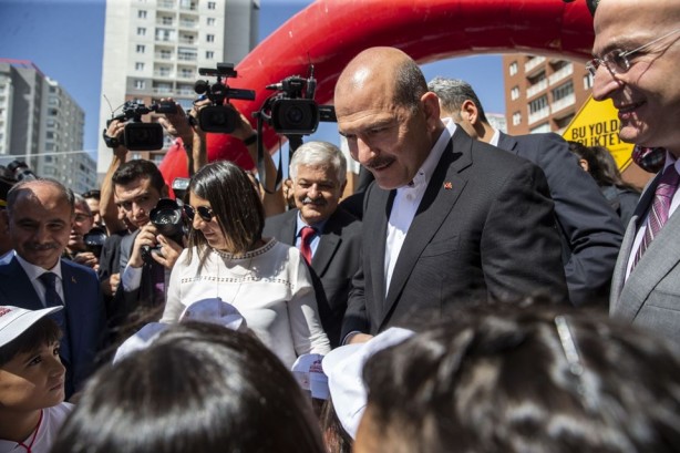 Foto - İçişleri Bakanı Soylu yaya geçidi nöbetinde