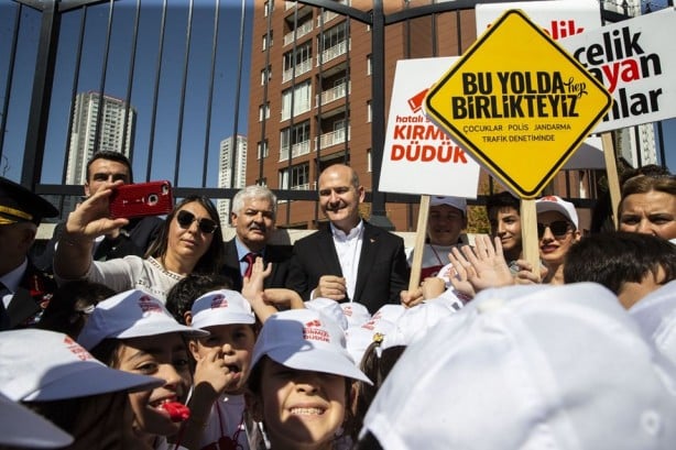 Foto - İçişleri Bakanı Soylu yaya geçidi nöbetinde