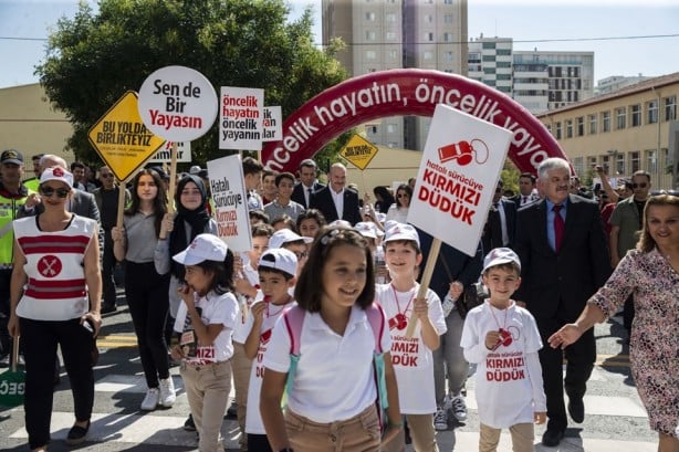 Foto - İçişleri Bakanı Soylu yaya geçidi nöbetinde