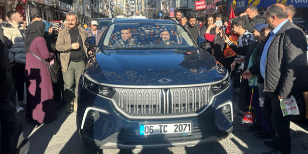 İçişleri Bakanı Süleyman Soylu Esenler'e TOGG ile geldi