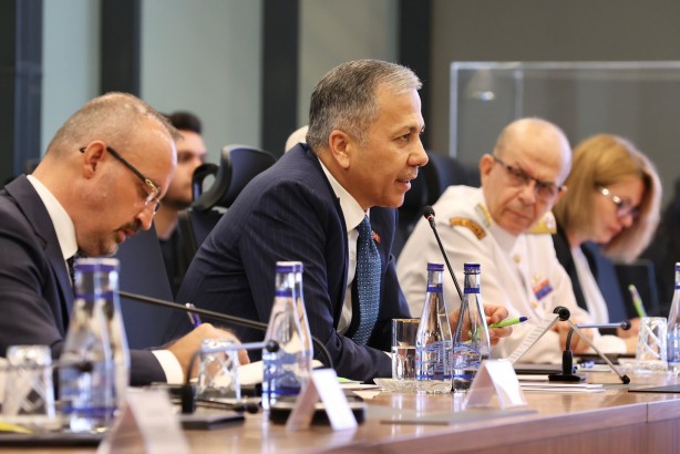 İçişleri Bakanı Yerlikaya, Malezyalı mevkidaşıyla bir araya geldi