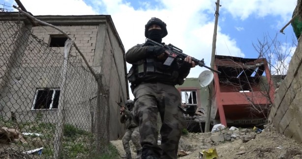 Foto - İçişleri Bakanı Yerlikaya yurt genelinde 11 aylık gelişmeleri paylaştı! Dikkat çeken detaylar! İNLERİNE GİRİLDİ!