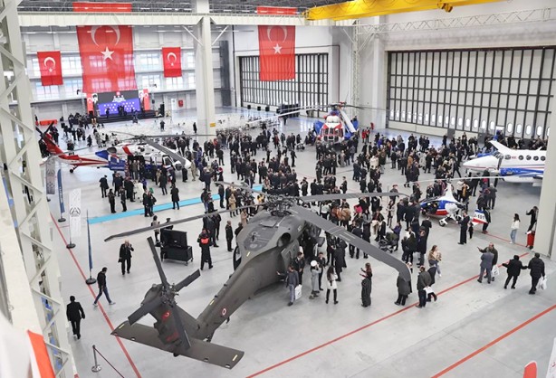 Foto - İçişleri Bakanı Yerlikaya’dan Jandarma Kartalları vurgusu: 70’in üzerinde insanlı, 30’un üzerinde TB2 ve ANKA-S gökyüzünde: Teröristlerin korkulu rüyası