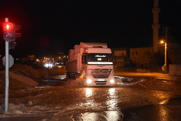 Foto - İçme suyu ana hattında patlama!