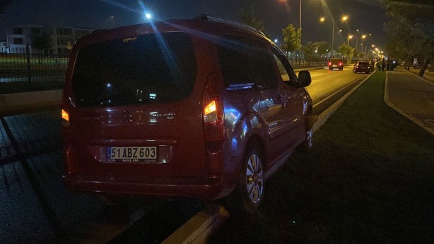 Foto - İçmeyi çağdaşlık sanan kafalara gelsin! Alkollü maganda yine yaptı yapacağını