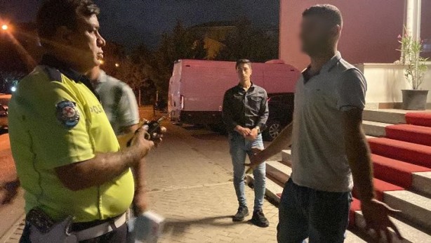 Foto - İçmeyi çağdaşlık sanan kafalara gelsin! Alkollü maganda yine yaptı yapacağını