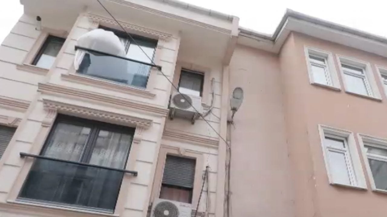 İcra memurlarıyla tartışan kiracı dehşet saçtı: Özel harekat devreye girdi! Ruhsatsız tabancayla yakalandı