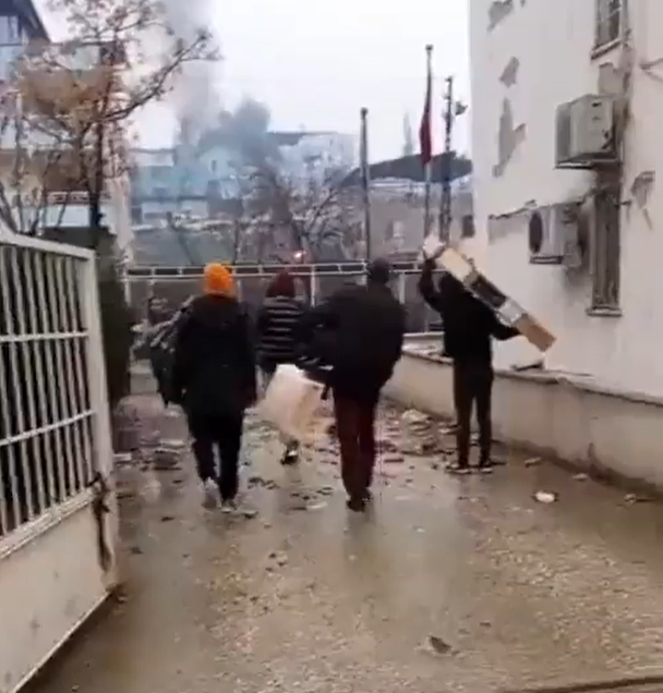 Foto - İdam acilen getirilmeli! Deprem bölgesinde yağma yaptılar