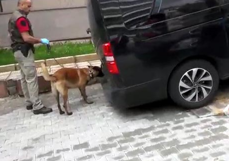 İdam edin bunları! Minibüsten çıkana bakın 