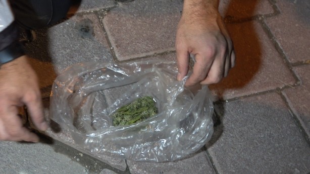 Foto - İdam etmeyince böyle şımarıyorlar! Rezilliğinden utanmadı bakın ne yaptı