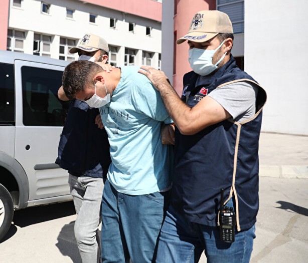 Foto - İdam işte bu yüzden gerekli! Orman yakan PKK’lı hain içeride de rahat durmuyor