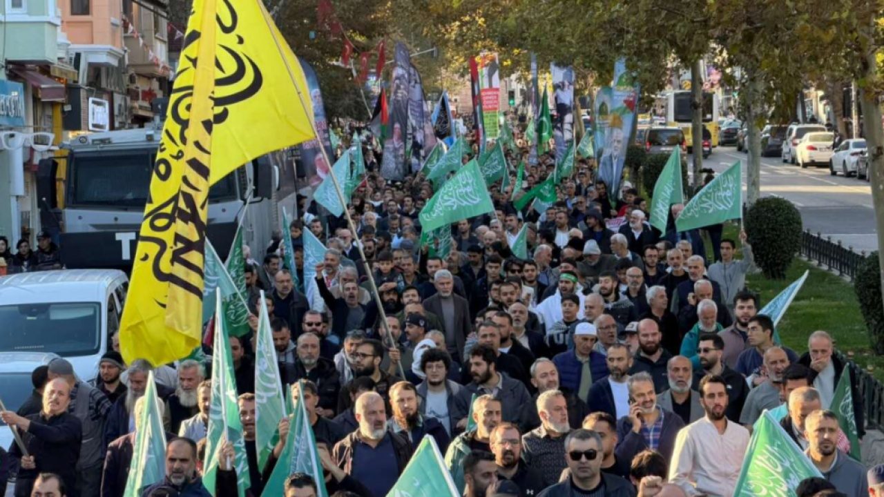 Foto - İDP’den, Fatih Camii'nden Saraçhane'ye yürüyüş! 'Aksa Tufanı' Siyonist çeteye dev bir tokattı