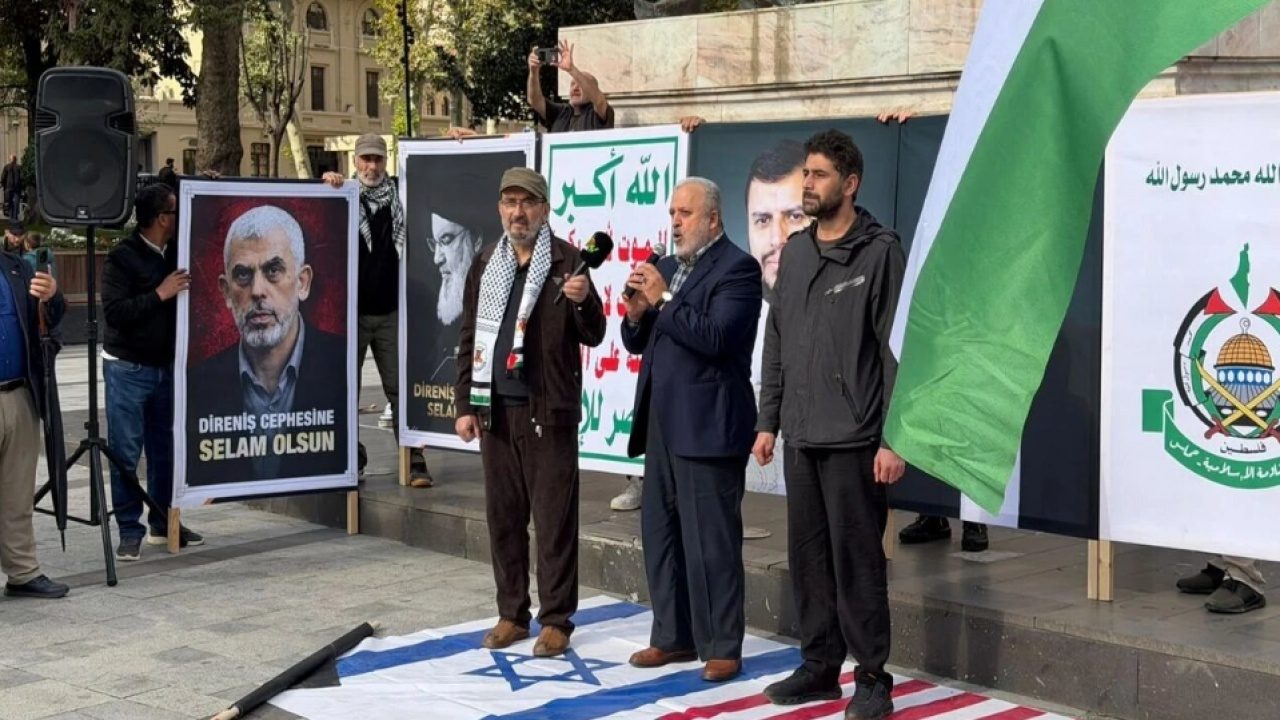 Foto - İDP’den, Fatih Camii'nden Saraçhane'ye yürüyüş! 'Aksa Tufanı' Siyonist çeteye dev bir tokattı