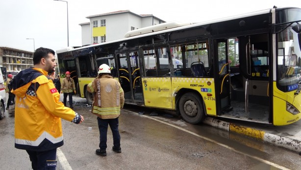 Foto - İETT otobüsü ile tır çarpıştı! Direksiyon başında bayıldı
