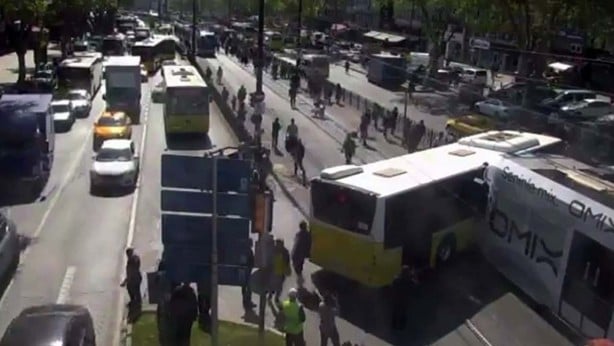 İETT otobüsü ve tramvay çarpıştı çok sayıda yaralı var