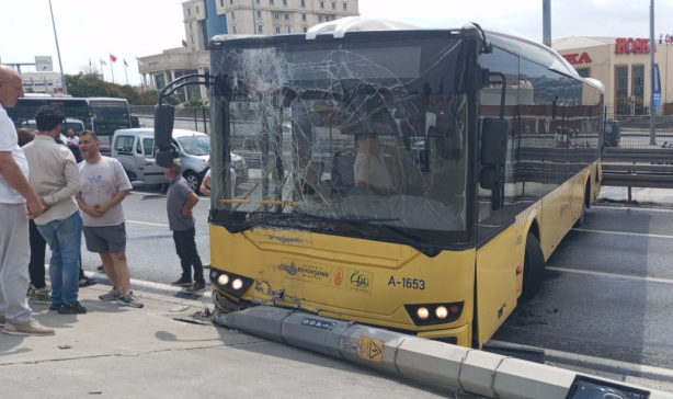 İETT otobüsü yine kaza yaptı! Polis ve itfaiye olay yerinde
