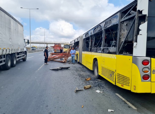 Foto - İETT otobüsündeki yolcular ölümden döndü