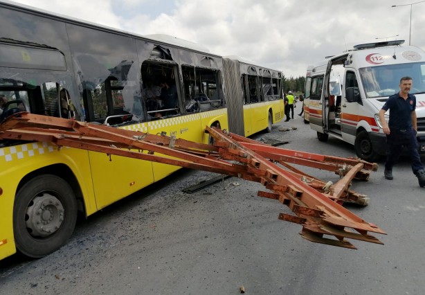 Foto - İETT otobüsündeki yolcular ölümden döndü