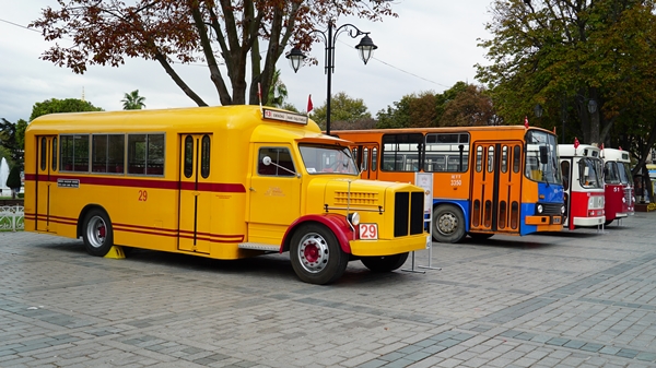 Foto - İETT'nin tarihi otobüsleri görücüye çıktı
