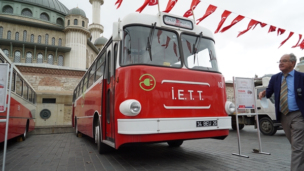 Foto - İETT'nin tarihi otobüsleri görücüye çıktı