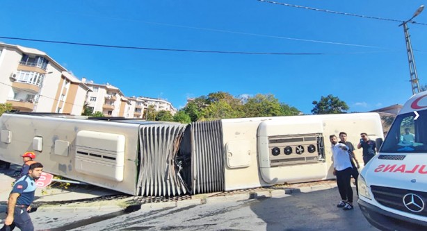 İETT'ye ait belediye otobüsleri sürekli kaza yapıyor: İETT otobüsü devrildi, yaralılar var