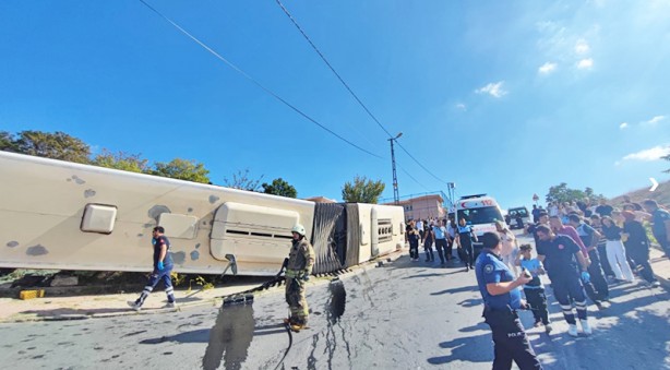 Foto - İETT'ye ait belediye otobüsleri sürekli kaza yapıyor: İETT otobüsü devrildi, yaralılar var