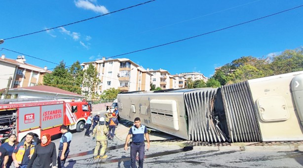 Foto - İETT'ye ait belediye otobüsleri sürekli kaza yapıyor: İETT otobüsü devrildi, yaralılar var