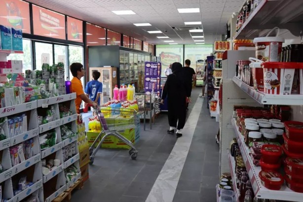 İflas etmeyi, batmayı göze aldılar! Markette bir tane bile İsrail ürünü satmayacaklarına söz verdiler