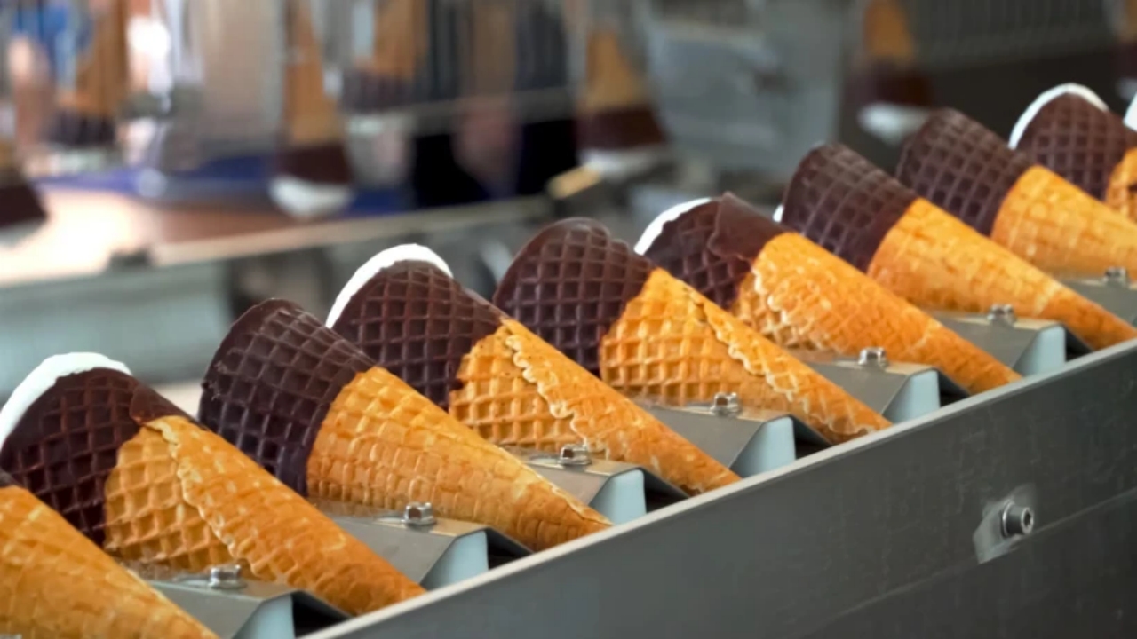 Foto - İflas ettiği zannediliyordu, Türkiye’nin ilk dondurma devi sahalara geri döndü! Şimdi boykotlu malum marka düşünsün