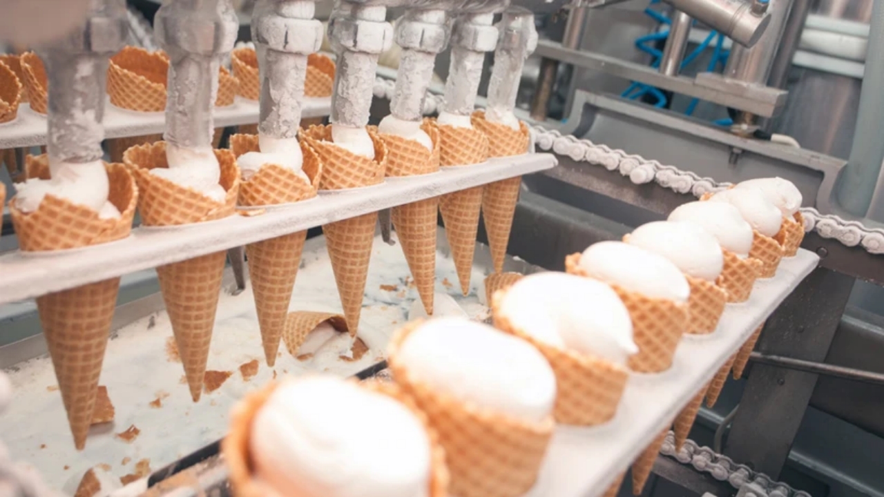 Foto - İflas ettiği zannediliyordu, Türkiye’nin ilk dondurma devi sahalara geri döndü! Şimdi boykotlu malum marka düşünsün