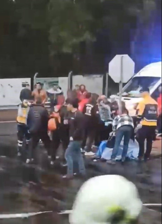 Foto - İftar öncesi feci kaza! Sürücü araçtan sadece dua kitabı ile ekmeğini aldı