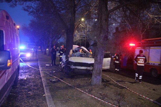 Foto - İftar saatinde facia! Kazada anne öldü, baba ve çocukları yaralandı