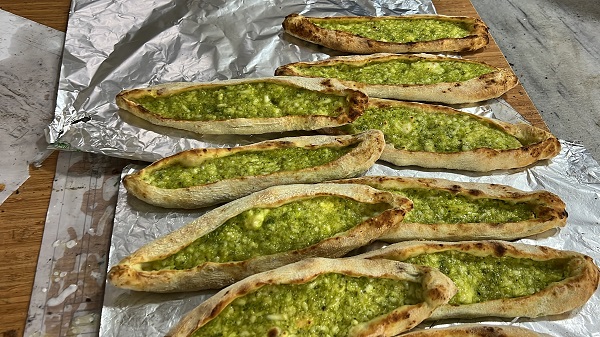 İftar sofralarının vazgeçilmezi: Fıstıklı börek