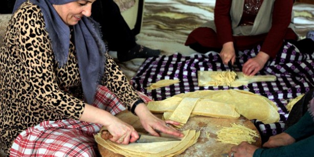 Foto - İftar ve sahur sofralarına erişte hazırlığı