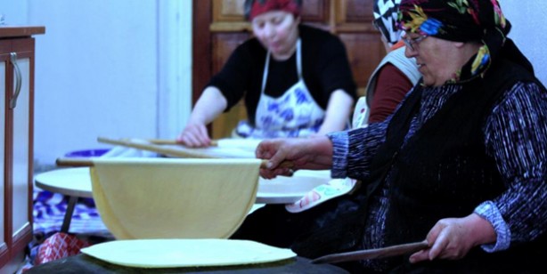 Foto - İftar ve sahur sofralarına erişte hazırlığı