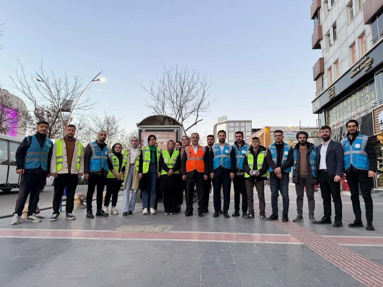 Foto - "İftara 5 Kala" Yolda kalanlara iftarlık dağıtıldı