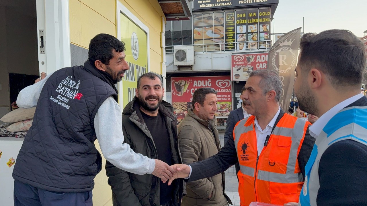 Foto - "İftara 5 Kala" Yolda kalanlara iftarlık dağıtıldı