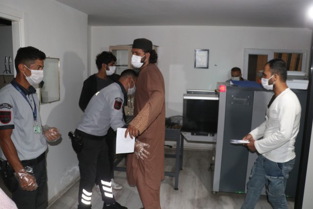 Foto - Iğdır'da 136 düzensiz göçmen ülkelerine gönderildi