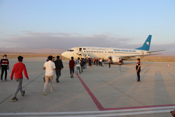 Foto - Iğdır'da 136 düzensiz göçmen ülkelerine gönderildi