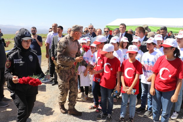 Iğdır'da PKK'nın saldırısında şehit olan 13 polis anıldı