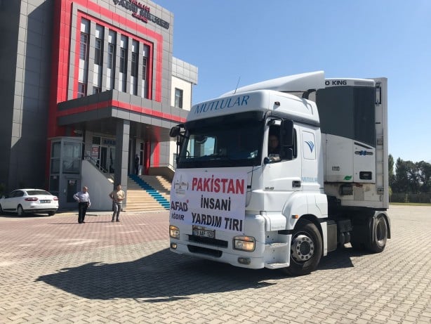 Foto - Iğdır’dan Pakistan'a yardım tırı