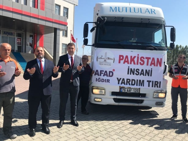 Foto - Iğdır’dan Pakistan'a yardım tırı