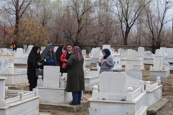 Foto - Iğdırlılar mezarlıklara akın etti! Bu gelenek yalnızca Meksika ve Iğdır'da var