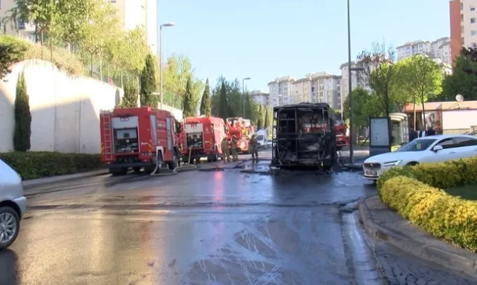 Foto - İhaleler Yan’daşa otobüsler ateşe! İBB İstanbul’un parasını duman etti