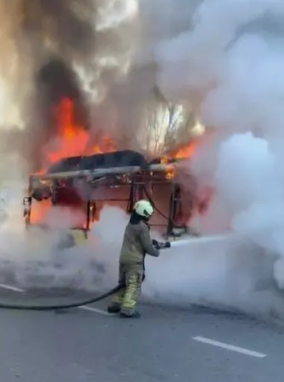 Foto - İhaleler Yan’daşa otobüsler ateşe! İBB İstanbul’un parasını duman etti