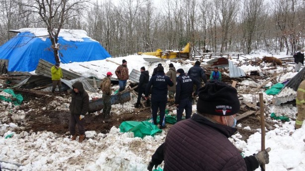 Foto - İhbar üzere bölgeye gelen itfaiye ekipleri trajediyle karşılaştı