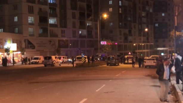 Foto - İhbara giden polisi boynundan bıçakladı