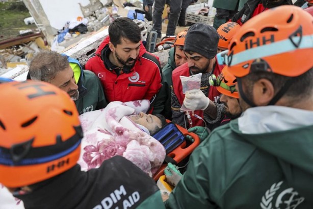Foto - İHH ekipleri 265 kişiyi enkazdan sağ çıkardı